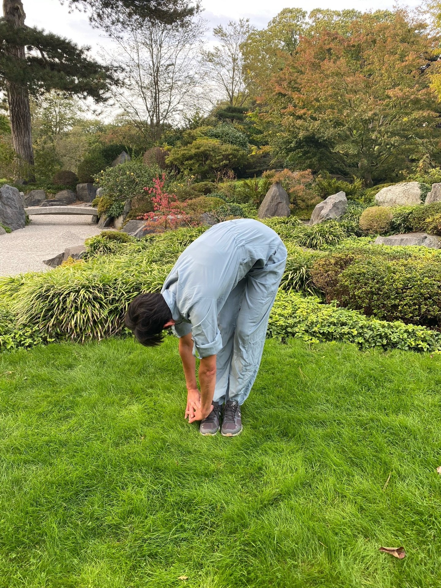 Moving Qi x Mozzie Cozzie hold those martial arts positions whilst avoiding biting insects during Qi gong, London's Kew Gardens.